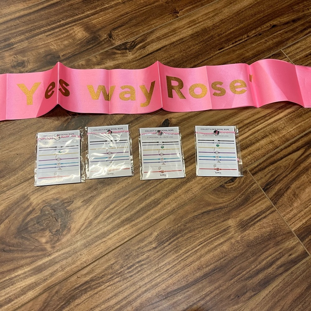 - Effy party gift pack, 4 string bracelets pink high heel, Yes Way Rose sa…